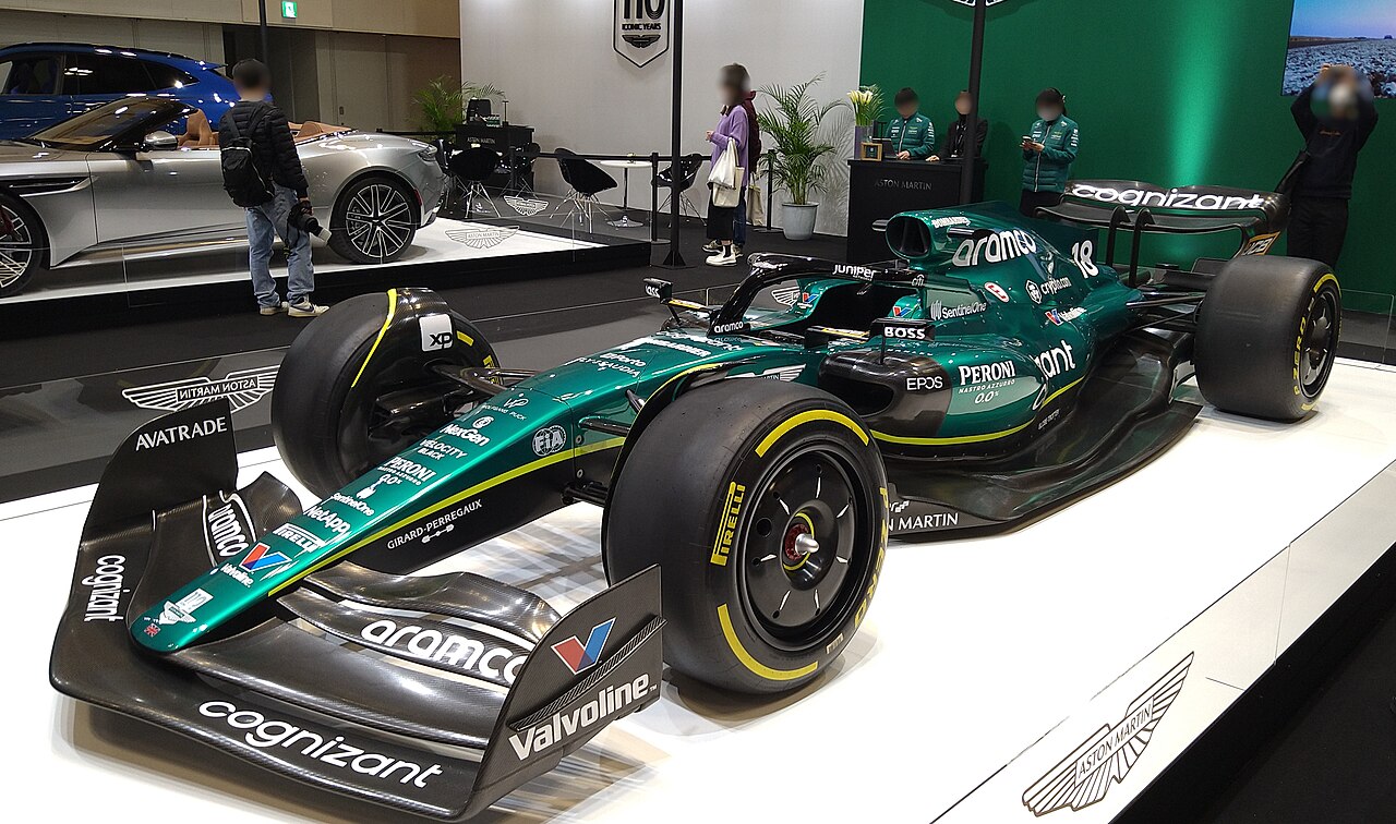 Aston Martin AMR23 verde, monopost modern de Formula 1