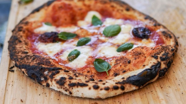 Pizza cu spanac călit și ricotta